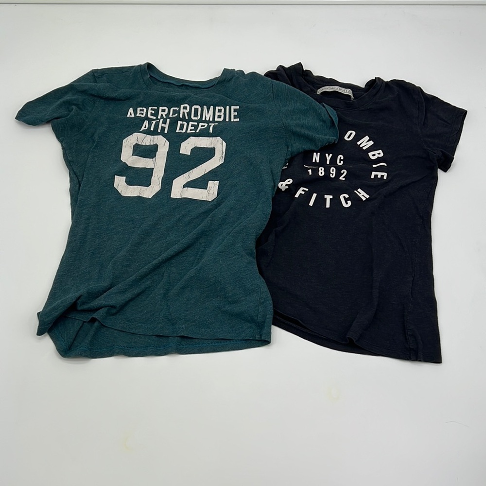 2 pcs T shirts, Teal and Black.